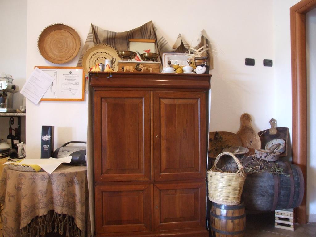 Agriturismo Locoe Oliena Buitenkant foto