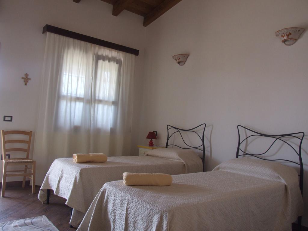 Agriturismo Locoe Oliena Buitenkant foto